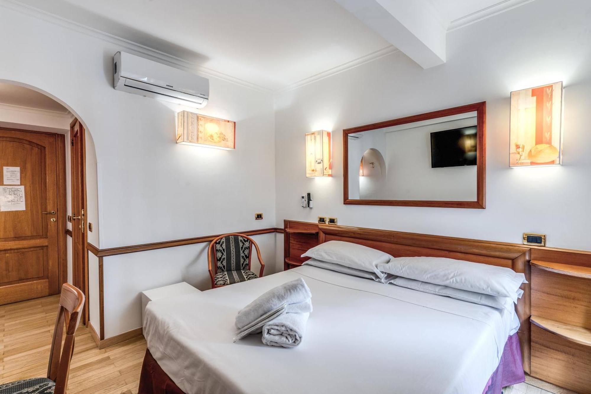Hotel Santa Prassede Rome Luaran gambar