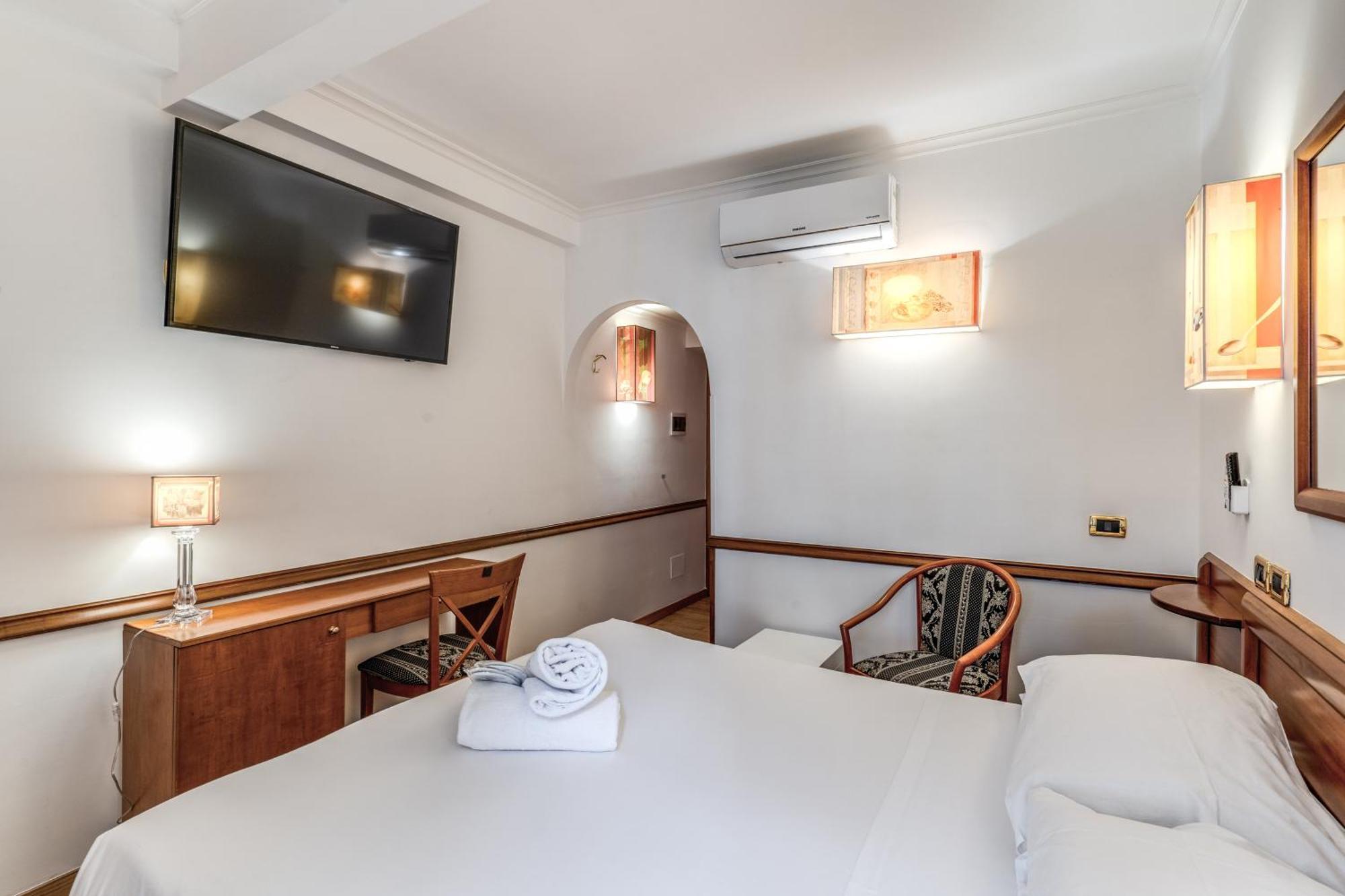 Hotel Santa Prassede Rome Luaran gambar