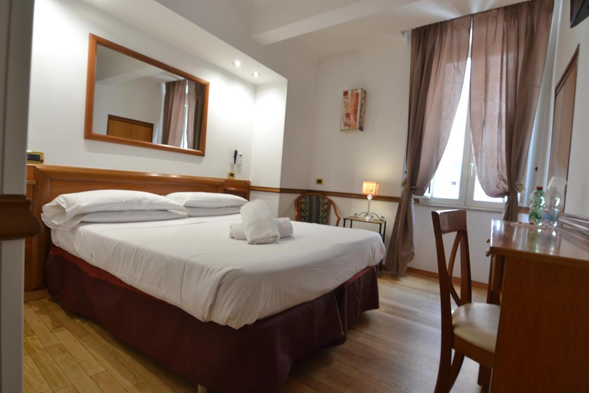 Hotel Santa Prassede Rome Luaran gambar